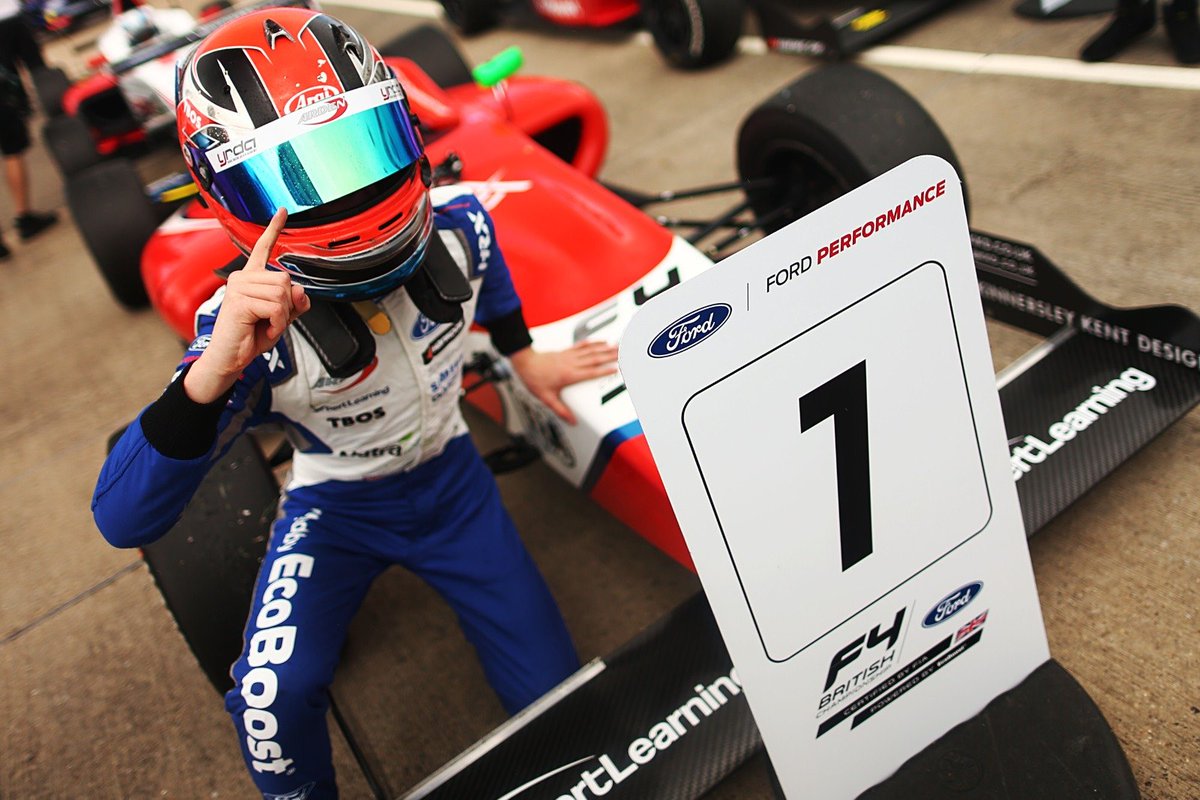 ArdenMotorsport's tweet photo. P5 ➡️ P1! 🏆
@alexconnor27 storms to his maiden @BritishF4 victory in the first race of 2020 🙌
What a way to start the season, with all three of our #RedArrows scoring points:
P1 - #AlexConnor
P8 - #RomanBilinski
P9 - #FrederickLubin
#ArdenMotorsport | #BritishF4 https://t.co/2s4Vd6gHMS