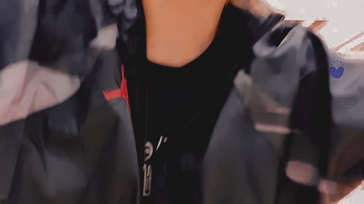 skzvintage's tweet image. virtual hug is a skz thing now 🥺