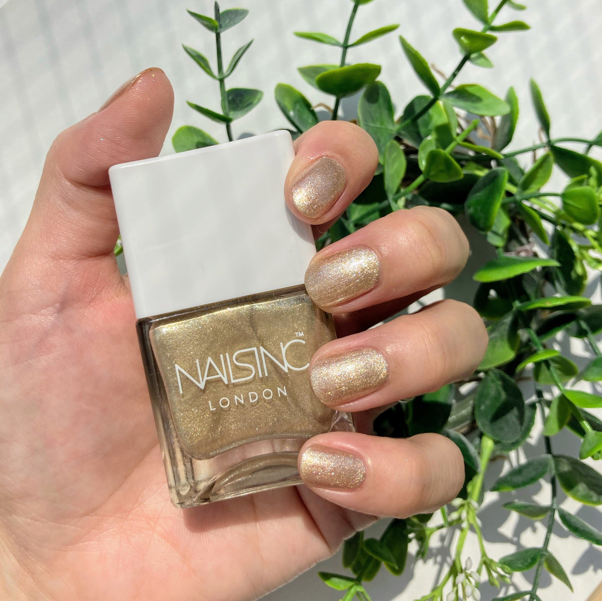 Rio Daily Nails Nailsincのハッピーバッグより フォーエバーラックトアウト ジャストゴット ジンクス ぎっしりパールと細かなラメがきらめく華やかゴールド 手元がキラキラだと気分も上がる Nailsinc ネイルズインク ハッピーバッグ ジャスト Rio Daily Nails Nailsincのハッピーバッグより フォーエバーラックトアウト ジャストゴット ジンクス ぎっしりパールと細かなラメがきらめく華やかゴールド 手元がキラキラだと気分も上がる Nailsinc ネイルズインク ハッピーバッグ ジャスト