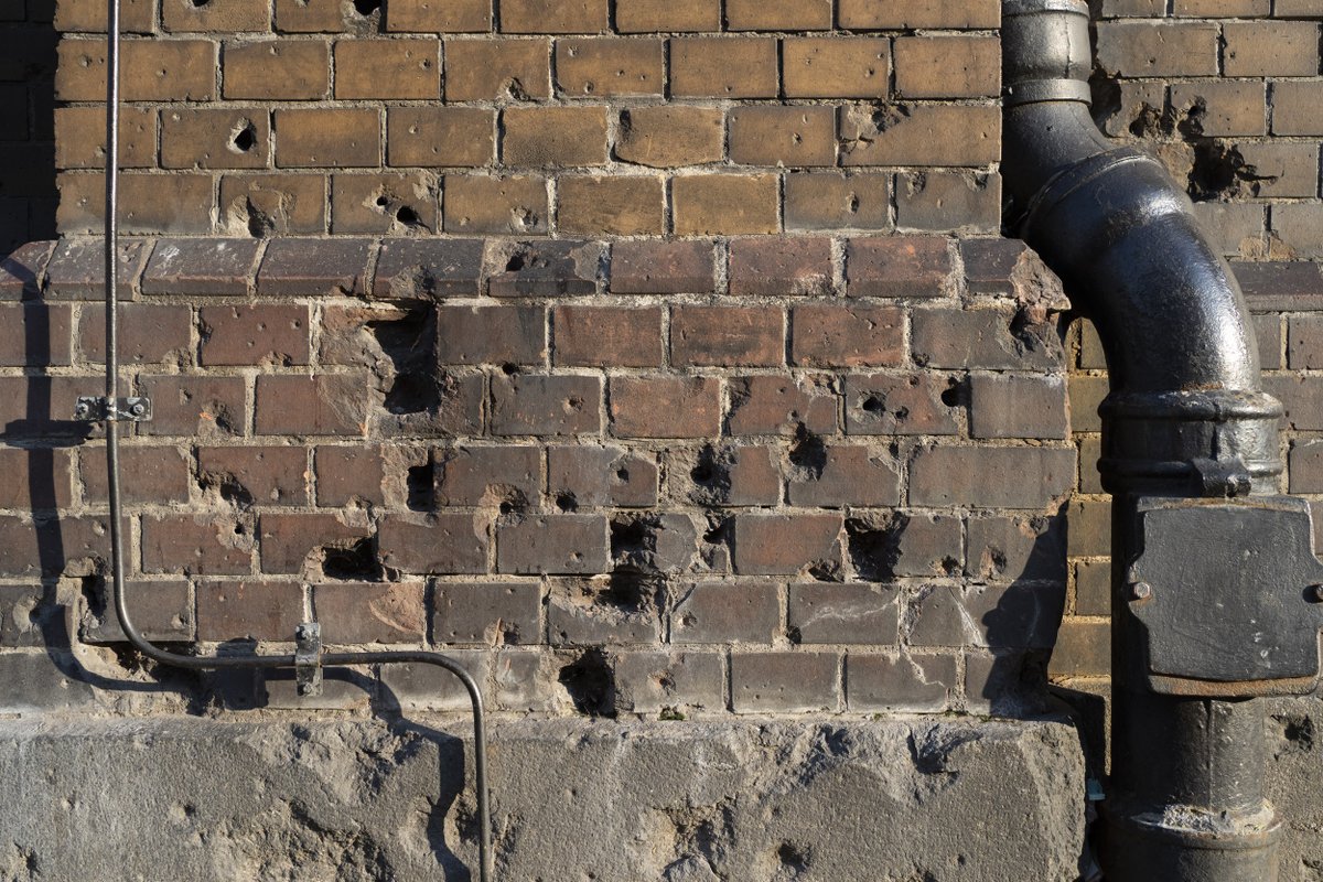 GPtygodnik's tweet photo. Mur Hali Mirowskiej, miejsce gdzie w dniach 7-8 sierpnia 1944 Niemcy rozstrzelali 510 mieszkańców Warszawy!
Więcej o Powstaniu Warszawskiem przeczytacie na stronie https://t.co/hlelHZGVFv
#PowstanieWarszawskie #PW1944 #HalaMirowska #WarsawUprising #Pamietamy https://t.co/aUIKLlwhQa