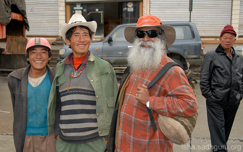 SadhguruJV's tweet photo. A Joyful Face is always a Beautiful Face. #SadhguruQuotes https://t.co/GGxnAleIbj