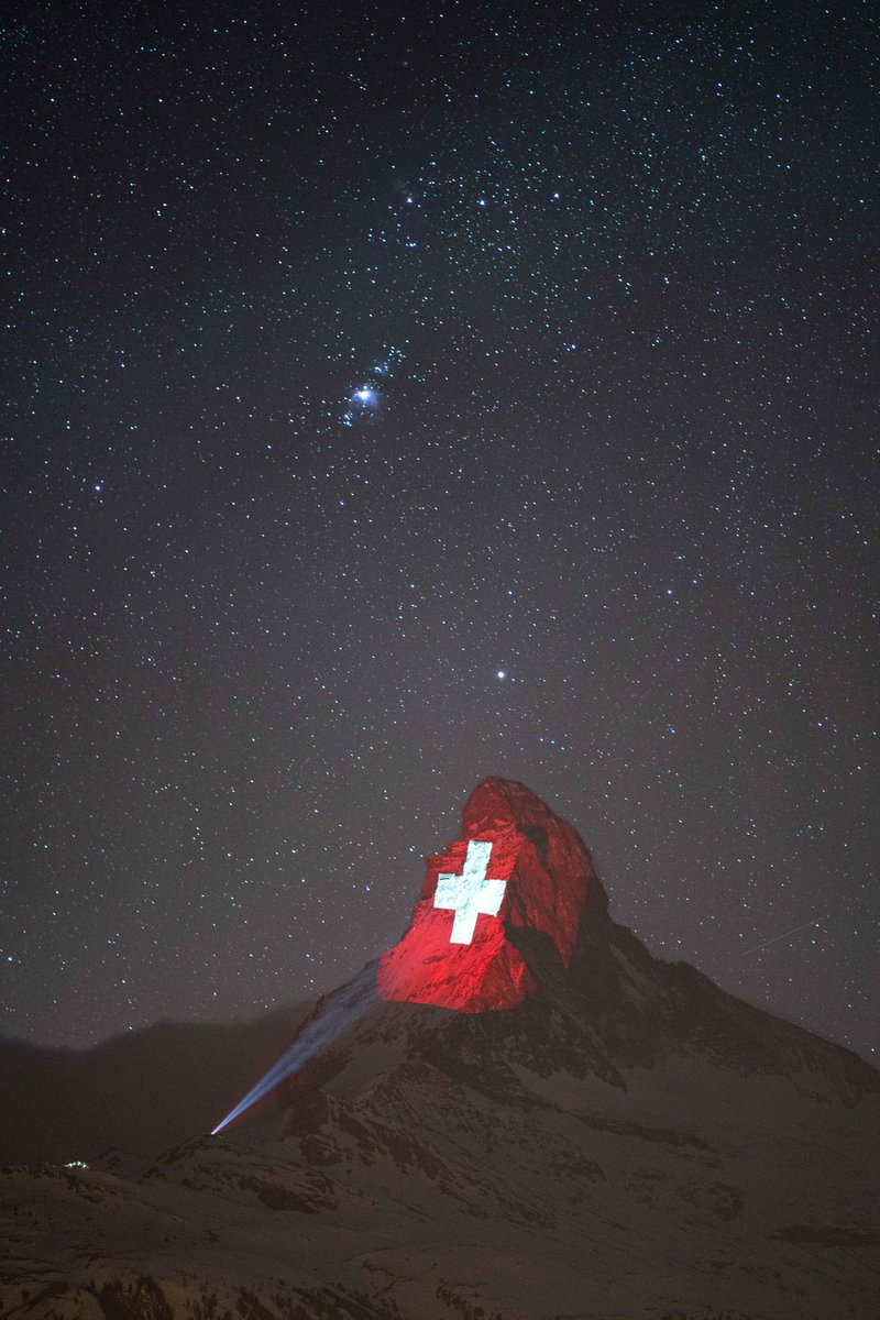 DFB_LYON's tweet photo. Joyeux 1er Aout à tous les suisses 😊🇨🇭

📷 @zermatt_tourism 

#1erAout #suisse https://t.co/Z9N9wkrzzA