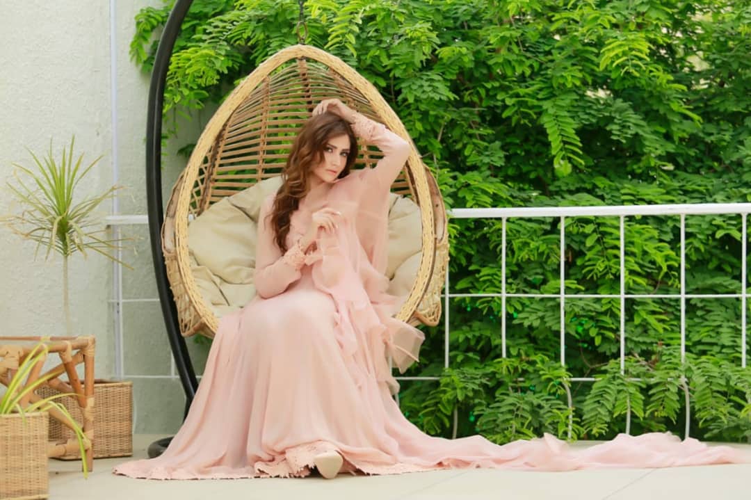 BrownIdentity's tweet photo. #AnamTanveer exuding elegance in this gorgeous pastel number on the first day of Eid ul Azha.🤍🌸
.
.👗: @faaizehfayyazofficial
.
@ianamtanveer #PakistaniCeleb #StyleInspiration #FestiveWear #Pretty #AnamXMMC #Mindmapcomms https://t.co/ADoOhbCbif
