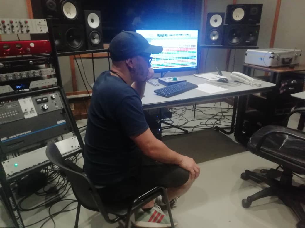 Una tarde llena de sentimientos, acompañada d buena música del cantautor cienfueguero Rolo Rivera q graba su primer disco editado por <a href="/EGREMOFICIAL/">EGREM</a> con la producción y arreglos del músico cubano Luis Alberto Barbería. Un estreno a lo grande, para el fin de año. #CubaEsCultura