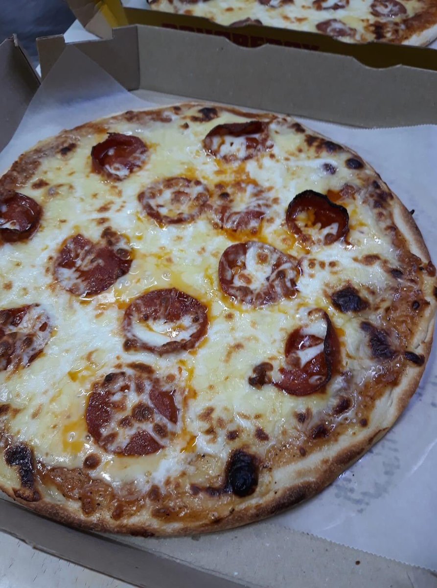 ginseokjin's tweet image. Thanku follower kahit dimo naman nakita tweet nato Hahaha Nex sana Papa Johns na hahahahah #Squarebox Pero masarap and thin crust