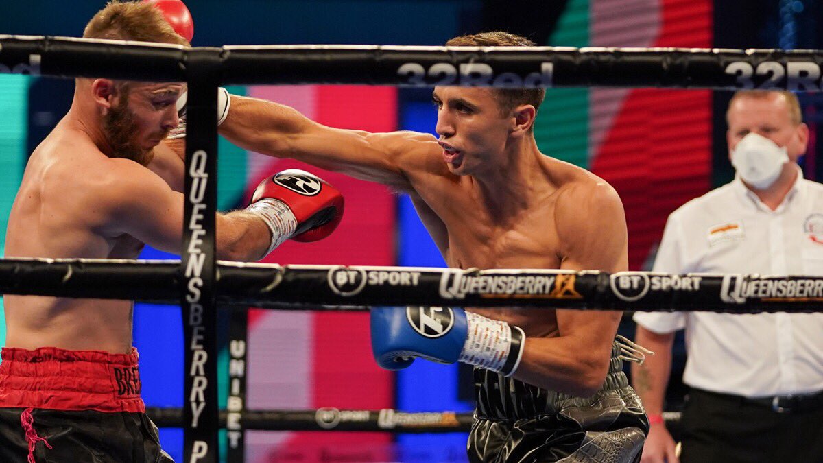 ProBoxingFans's tweet photo. 👀 UNDERCARD WATCH
🥊 It was a hat trick for Liverpool last night as Everton Red Triangle trio Andrew Cain, @bradstrand123 & @nick_ball97 remained unbeaten 🔺
💥 @caoimhinagyarko scored another KO!
🤔 Who impressed you the most❓
#Boxing #ArthurSpelman https://t.co/5wuxoN76RY