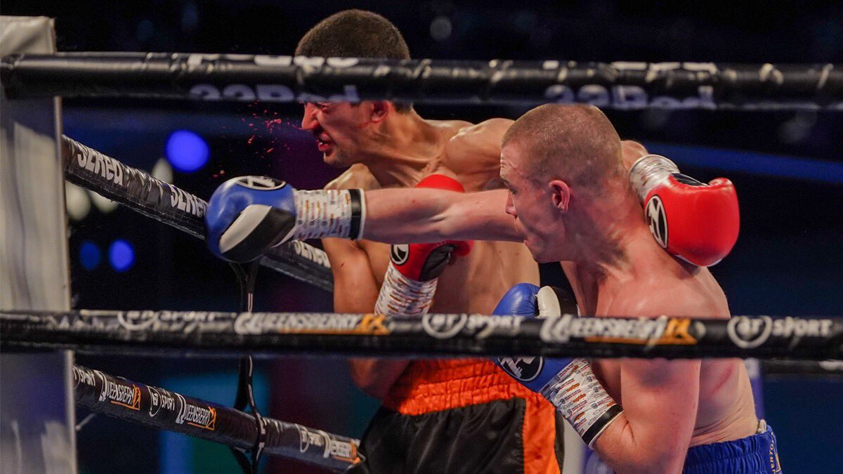 ProBoxingFans's tweet photo. 👀 UNDERCARD WATCH
🥊 It was a hat trick for Liverpool last night as Everton Red Triangle trio Andrew Cain, @bradstrand123 & @nick_ball97 remained unbeaten 🔺
💥 @caoimhinagyarko scored another KO!
🤔 Who impressed you the most❓
#Boxing #ArthurSpelman https://t.co/5wuxoN76RY