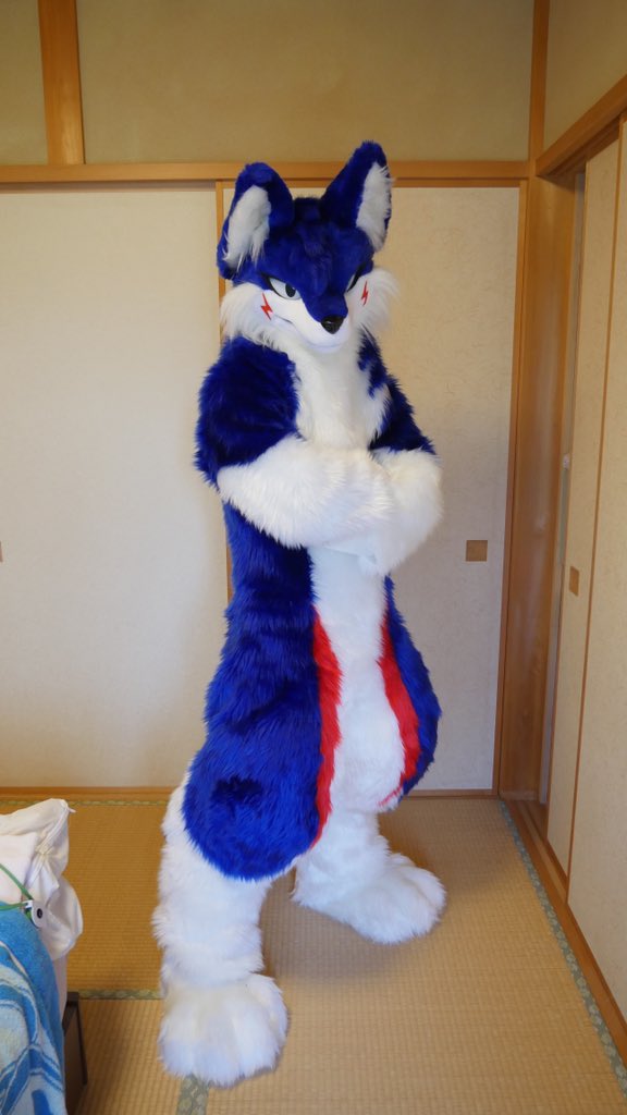 ZackHazel's tweet photo. 【ご報告】
この度、犬工房(@Doggy_Studio から狼のハゼルをお迎えしました！！

ハグをするのが大好きな仔ですのでイベント等で見かけた際は是非声を掛けてハグしてあげて下さい(*´ω｀*) https://t.co/CXz3ywiMAO