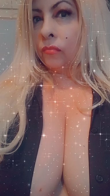 Roxy💋 - Im single and ready to mingle. https://t.co/bRLx9QrIph #milfs #bigboobs #bbw #onlyfans https://t.co/rVNc2JCifK