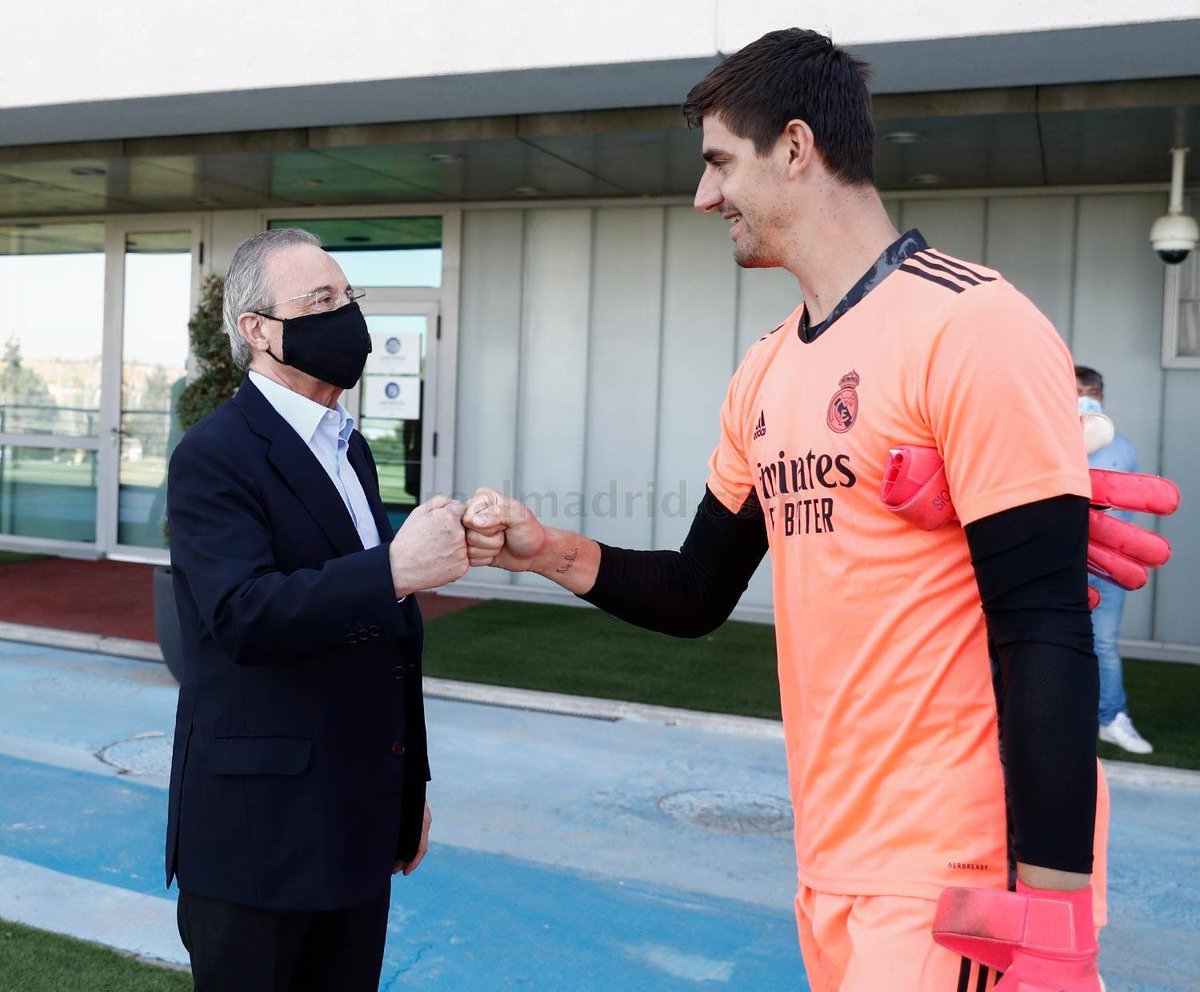 Ibai (@ibaillanos) on Twitter photo Me puedes explicar <a href="/thibautcourtois/">Thibaut Courtois</a> por qué siempre te saludas con este señor de 70 años como si fuerais LeBron James y Wade en los Miami Heat necesito saberlo amigo Me puedes explicar <a href="/thibautcourtois/">Thibaut Courtois</a> por qué siempre te saludas con este señor de 70 años como si fuerais LeBron James y Wade en los Miami Heat necesito saberlo amigo