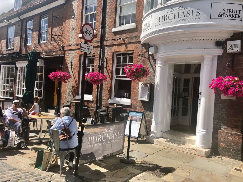Our new front, outside tables have been a revelation since re-opening. 

Come &amp; enjoy the beautiful, British weather &amp; watch the work go by, at a safe distance!

#Chichester #Afternoon #PeopleWatching #PurchasesChi #Restaurants