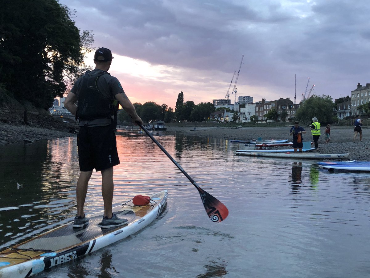 active360's tweet photo. Our river clean up Paddle and Pick fundraiser for London’s Harbourmaster Mark Towens finished with a spectacular sunset and raised over £500. 

More than 35 people took part including @active360 coaches and helpers who gave up their time freely and a great bunch from @goodgym https://t.co/LXfUPijNCr
