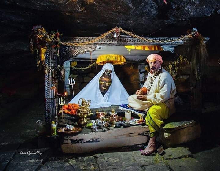 1/n #देवभूमि_PhotographyThis thread will cover the best  #photography in the hills of  #Uttarakhand.To begin with,here is  #HarishBhatt Bhai (pic1)the Pujari of  #Gopinath Ji& #Rudranath JiMy Top 5:Late  #KamalJoshi Late  #DineshKandwal  #HarishBhatt #AmitSah #SatyamJoshi