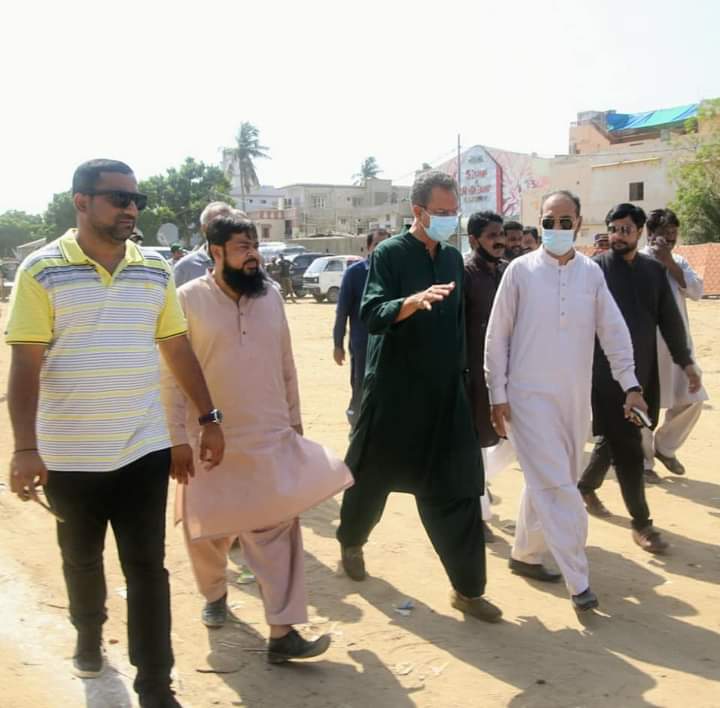 Toufeeqmalik4's tweet photo. #Visited #ShahFaisal Zone, DMC #Korangi, to monitor the operations for lifting of #Offals and remains of #SacrificialAnimals. https://t.co/unNQ9DcriG