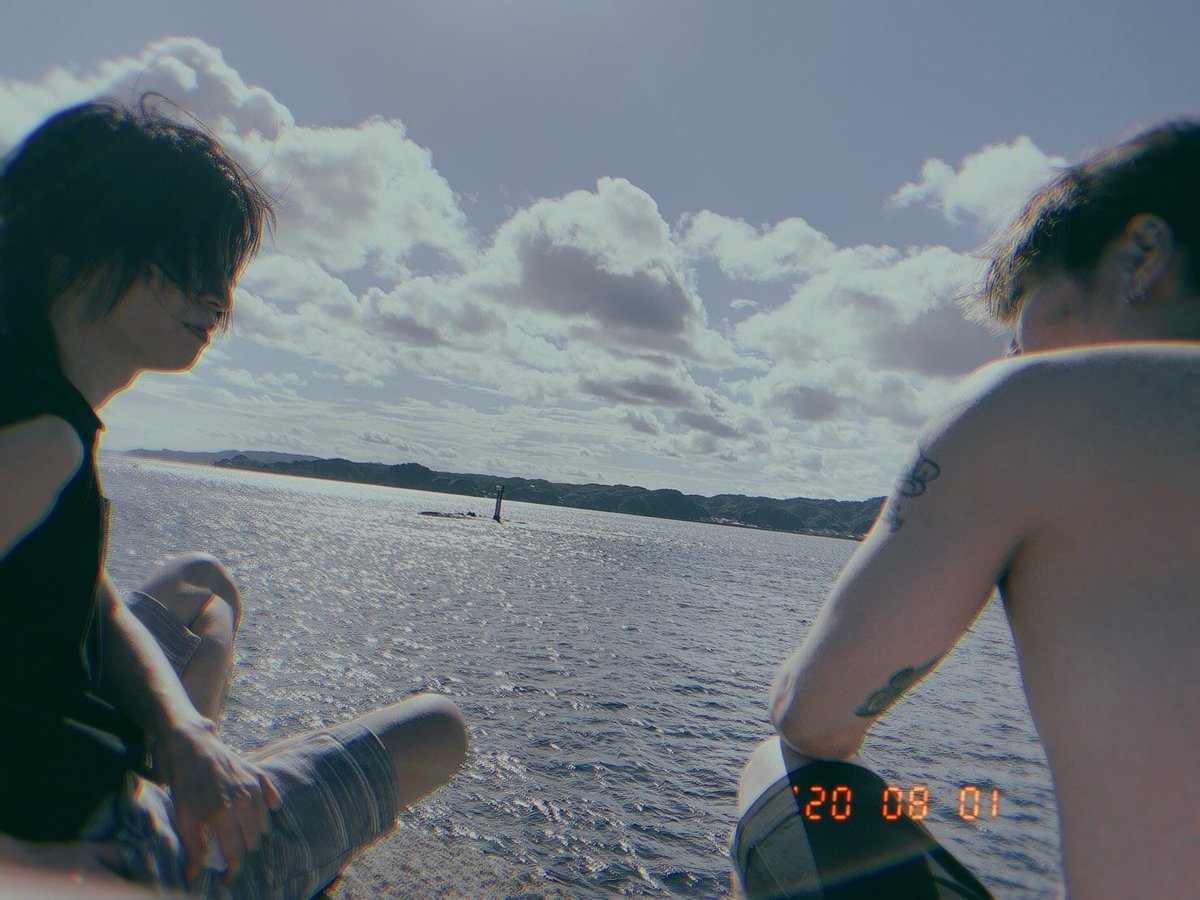 青春

毎年、友達が誘ってくれて、海や川に遊びに行くんだ

年中室内にしかいない俺にとっては、とてもありがたい

楽し過ぎて病気も良くなりそうだったわ

男は背中で語る