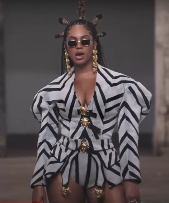 / NEWS / <a href="/lozamaleombho/">Loza Maléombho</a>, <a href="/lafalaisedionn/">Lafalaise Dion</a>, <a href="/yorobo86/">DJ ARAFAT</a>,... La Côte d'Ivoire🇨🇮 3️⃣ fois représentée dans #BlackIsKing de <a href="/Beyonce/">BEYONCÉ</a> ❤
Tous les détails sur notre site ►bit.ly/2XfdvR2