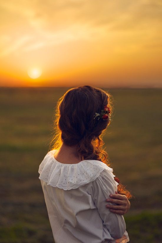 Otje57's tweet photo. 🌷Once,
She was very young
Her granny gave her a #proverd
Not from a book
Words where...her own
"Remember, little one
"Can"t" lays in a grave
"Willn't" besides him
As silent neighbour
Your excistance is more
Your heart shall never belong
To such a graveyard"🌷
#Poem #12lines https://t.co/Z1tJm3Pze7