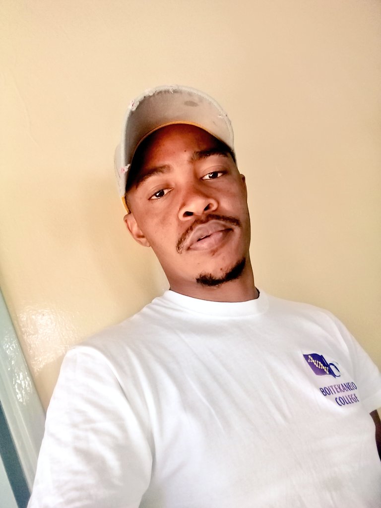 Ofentse1094's tweet photo. YOU have to learn how to drop pple with no warning
We are gettin too old to explain what they know they're doin is wrong..
#DayZ
#LockdownBW
#lockdown https://t.co/fIq4LKkJy2