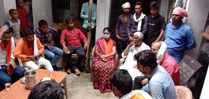 Rudrapandey61's tweet image. गाजीपुर जमानिया विधानसभा नगसर थाना नूरपुर गांव पीड़ित ब्राहमण परिवार से जाकर मिली मा.मुख्यमंत्री @myogiadityanathजी ने मामले को संज्ञान ले लिए है कल प्रभारी मंत्री मा.@anandswarupbjpजी पीड़ित परिवार से घर पहुंच मिलकर न्यायसंगत कार्यवाही करेगे और पीड़ित परिवार को न्याय मिलेगा ।