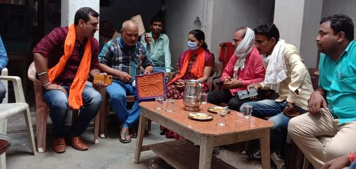 Rudrapandey61's tweet image. गाजीपुर जमानिया विधानसभा नगसर थाना नूरपुर गांव पीड़ित ब्राहमण परिवार से जाकर मिली मा.मुख्यमंत्री @myogiadityanathजी ने मामले को संज्ञान ले लिए है कल प्रभारी मंत्री मा.@anandswarupbjpजी पीड़ित परिवार से घर पहुंच मिलकर न्यायसंगत कार्यवाही करेगे और पीड़ित परिवार को न्याय मिलेगा ।