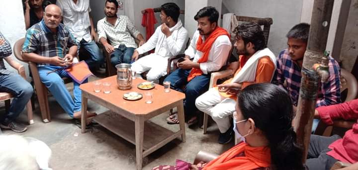 Rudrapandey61's tweet image. गाजीपुर जमानिया विधानसभा नगसर थाना नूरपुर गांव पीड़ित ब्राहमण परिवार से जाकर मिली मा.मुख्यमंत्री @myogiadityanathजी ने मामले को संज्ञान ले लिए है कल प्रभारी मंत्री मा.@anandswarupbjpजी पीड़ित परिवार से घर पहुंच मिलकर न्यायसंगत कार्यवाही करेगे और पीड़ित परिवार को न्याय मिलेगा ।