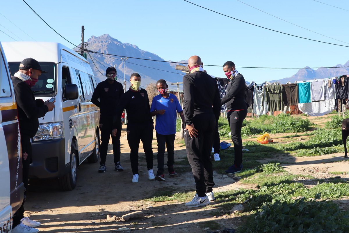 StellenboschFC's tweet photo. #StellenboschFC & @sas_hp continues to support our affected #sfcfam during this time. Our families received meal vouchers for Checkers and Shoprite equivalent to that of the monthly hamper. @hungrylion added meal vouchers to make the day extra special.
#ProudlyStellenbosch https://t.co/M4JzA3HhCS