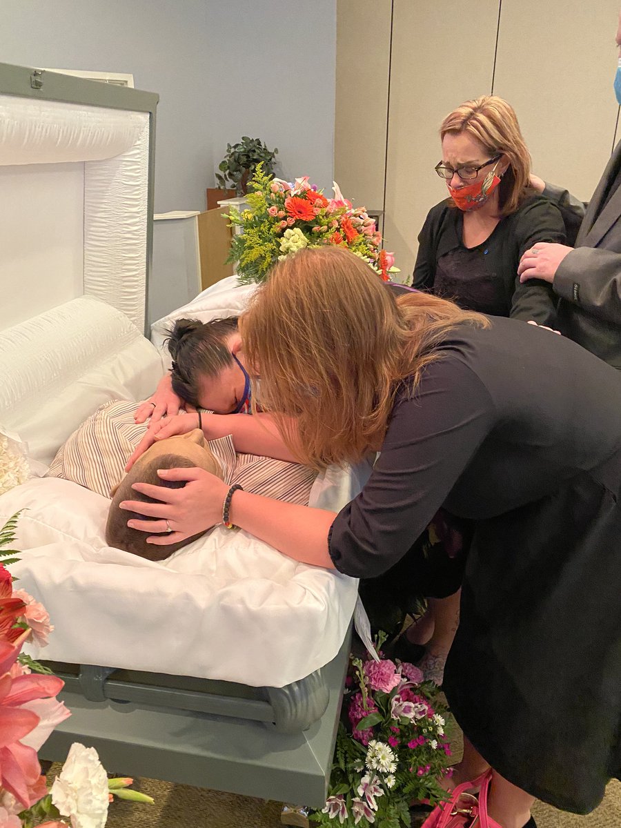_jennystarfish_'s tweet photo. This is the sadness that families experience when their loved ones pass.PLEASE RETWEET!
#ENDOVERDOSE https://t.co/UzHlhF5UkB