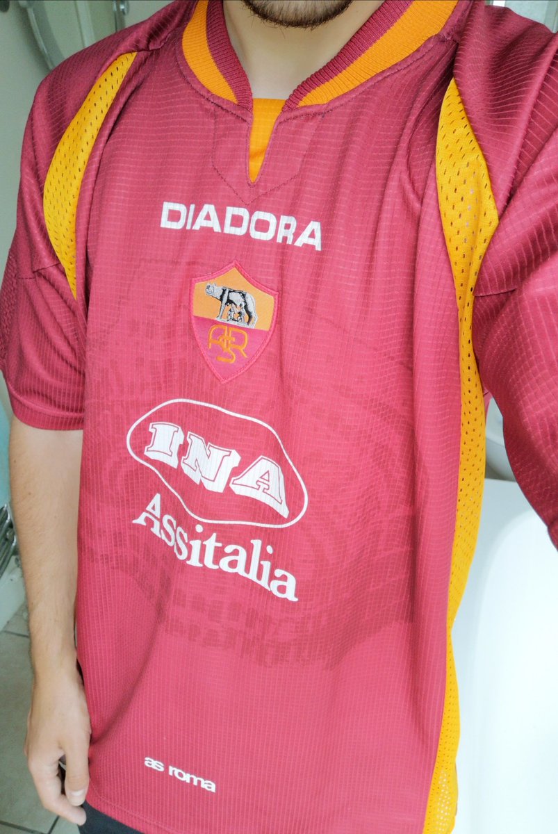 shirt_fan's tweet photo. L'Ottavo Re di Roma ๐๐ฎ๐น
What a delivery from @EhRetroKits and in time for #SaturdayShirt
@ASRomaEN home shirt from the 97/98 season when at the age of 21 Francesco Totti became club captain! https://t.co/0Wh2sbtR9P