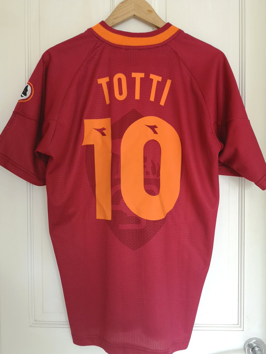 shirt_fan's tweet photo. L'Ottavo Re di Roma ๐๐ฎ๐น
What a delivery from @EhRetroKits and in time for #SaturdayShirt
@ASRomaEN home shirt from the 97/98 season when at the age of 21 Francesco Totti became club captain! https://t.co/0Wh2sbtR9P