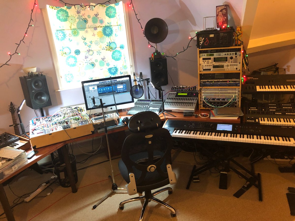 dBs_Institute's tweet photo. Take a look at this slice of hardware heaven belonging to one of the members of the dBs Music team!
Share your studio shots using the #dBsHomeStudio tag or email your pics to chris.mackin@dbsmusic.co.uk. #dBsMusic #homestudio https://t.co/sG80B3BMnz