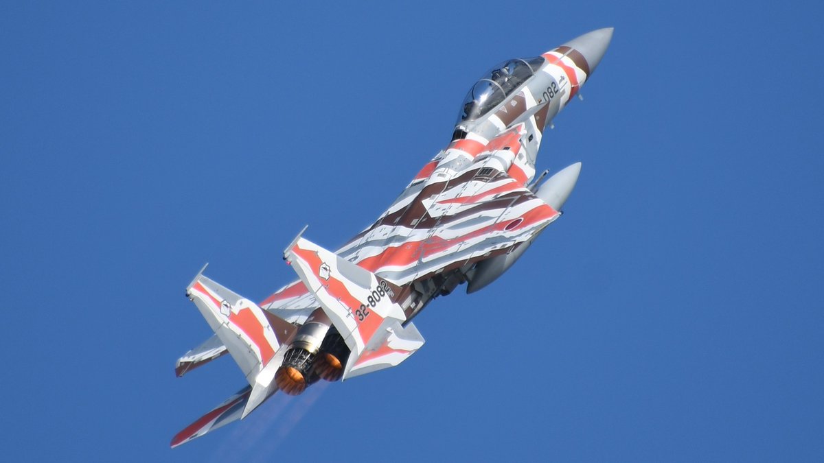 ふにに On Twitter F 15dj 32 8082号機 18年9月17日小松基地 82式指揮通信車 18年10月7日伊丹駐屯地 Ddh 182いせ 11年9月24日天保山岸壁 Mk 82 500ib通常爆弾 17年11月26日築城基地 82の日