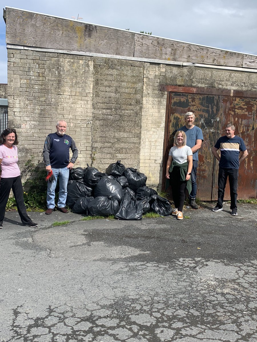 CatSeeley's tweet photo. Something very therapeutic about litter picking. I def filled more bags than @JohnODowdSF no matter what he says 🙋🏼‍♀️ https://t.co/ox7XGhoOex