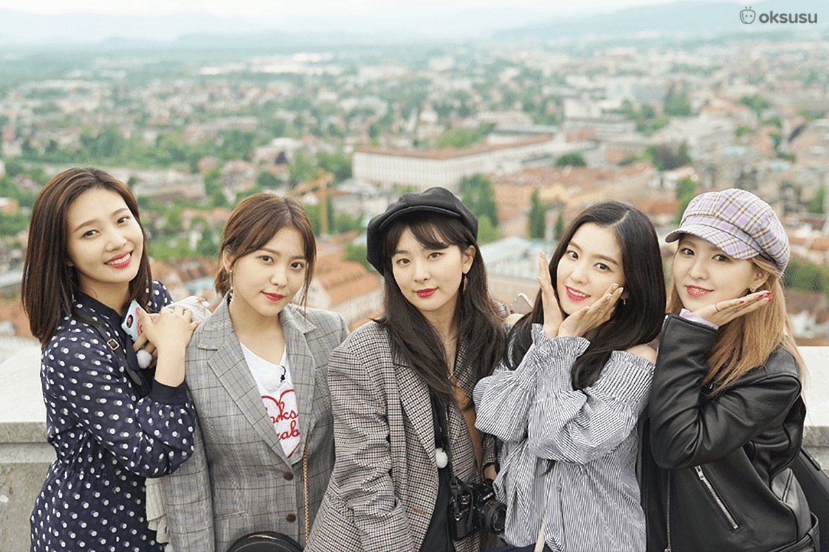 happy 6th anniversary , red velvet aka my precious girls!! its been 2+ years since i started stanning them ? and also 2 years of ulting them !  our summer queens , or should i say , other multi-concept queens  these girls were really different from most of the groups i stan ,