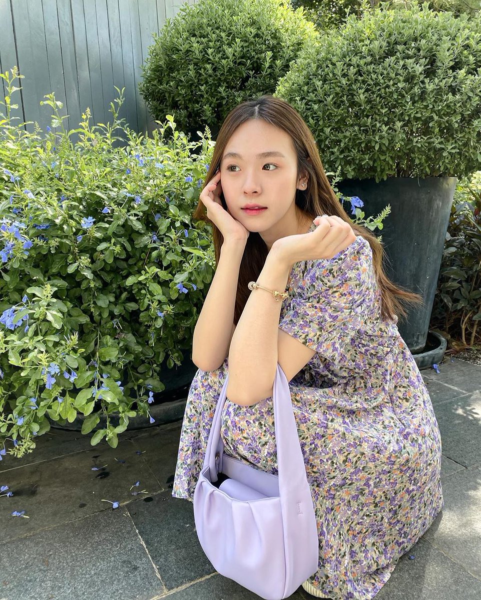 ig  : #eenujj 
เธอคงไม่เคยไปจังหวัดอื่นหรอก เพราะเธอน่ารักอยู่น่านแหละ 😶👀