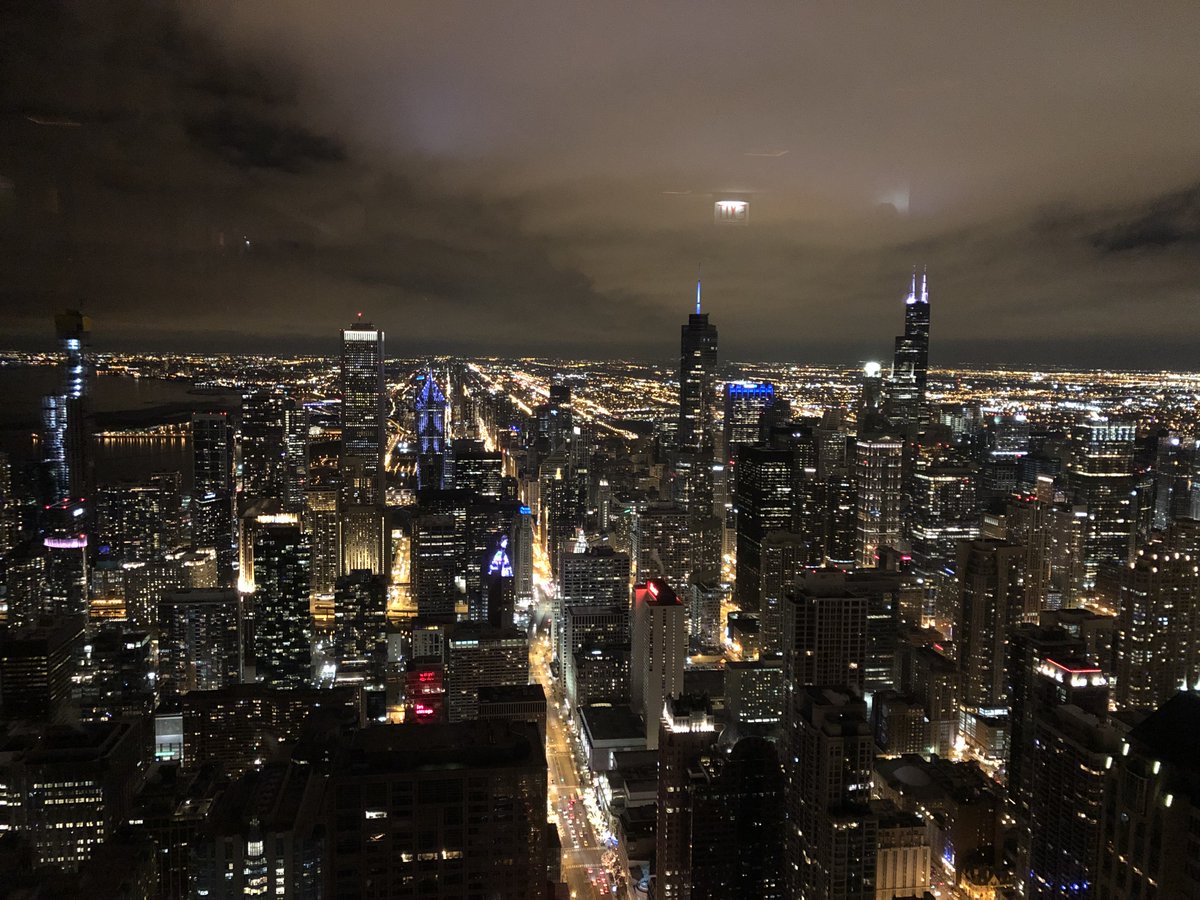 beaushow314's tweet photo. Chicago at night, looking south down Michigan Avenue. #BeauTheTravelGuy #Travel #Tourism #Airlines #Chicago #America https://t.co/OKo6nfBPQe