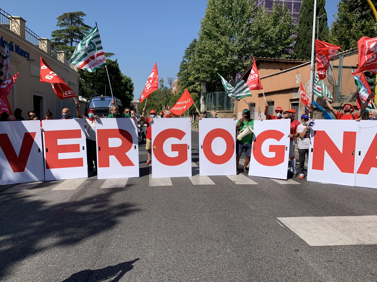 GiovaAlfonsi's tweet photo. @Aioptweet #Aris pacta servanda sunt! Questa mattina abbiamo aperto la lotta bloccando la via Aurelia davanti al #sanCarloNancy
saranno giornate roventi fino allo sciopero. Voi #SenzaVergogna noi senza esitazioni lottiamo per il #ContrattoSubito https://t.co/m4ZmKWRi87