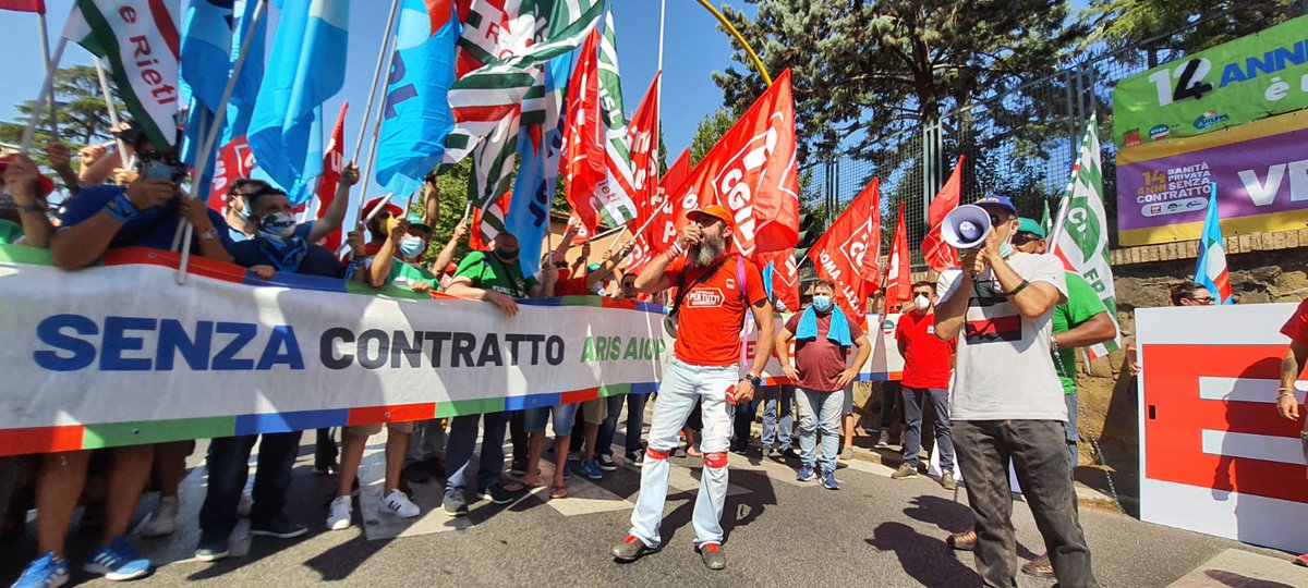 GiovaAlfonsi's tweet photo. @Aioptweet #Aris pacta servanda sunt! Questa mattina abbiamo aperto la lotta bloccando la via Aurelia davanti al #sanCarloNancy
saranno giornate roventi fino allo sciopero. Voi #SenzaVergogna noi senza esitazioni lottiamo per il #ContrattoSubito https://t.co/m4ZmKWRi87