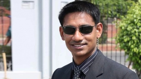 bangladaily24's tweet image. সারাদেশঃ

কক্সবাজারের টেকনা‌ফ উপ‌জেলায় পু‌লি‌শের গু‌লি‌তে অবসরপ্রাপ্ত এক সেনা কর্মকর্তা নিহত হয়েছেন। 

নিহত সেনা কর্মকর্তার নাম সিনহা মোহাম্মদ রাশেদ খান (৩৬)। তিনি সেনা বা‌হিনীর অবসরপ্রাপ্ত একজন মেজর। ৩১ জুলাই, শুক্রবার রাত সা‌ড়ে ১০টার  #রাশেদ #সিনহা #স bangladaily24.com/%e0%a6%aa%e0%a…