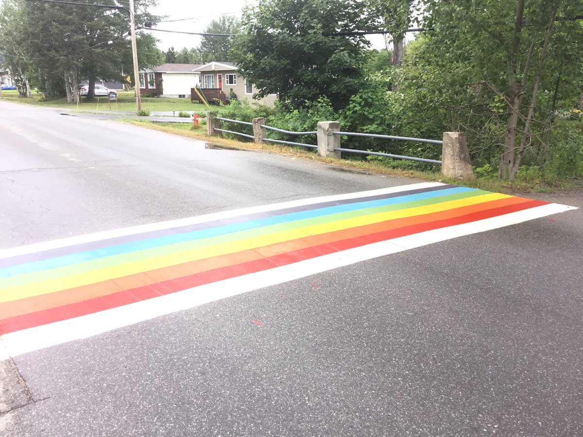 PasadenaAcademy's tweet photo. Newly Painted Crosswalk In front of Pasadena ￼ Academy......  Great Job Town of Pasadena https://t.co/lnCmkhfjKN