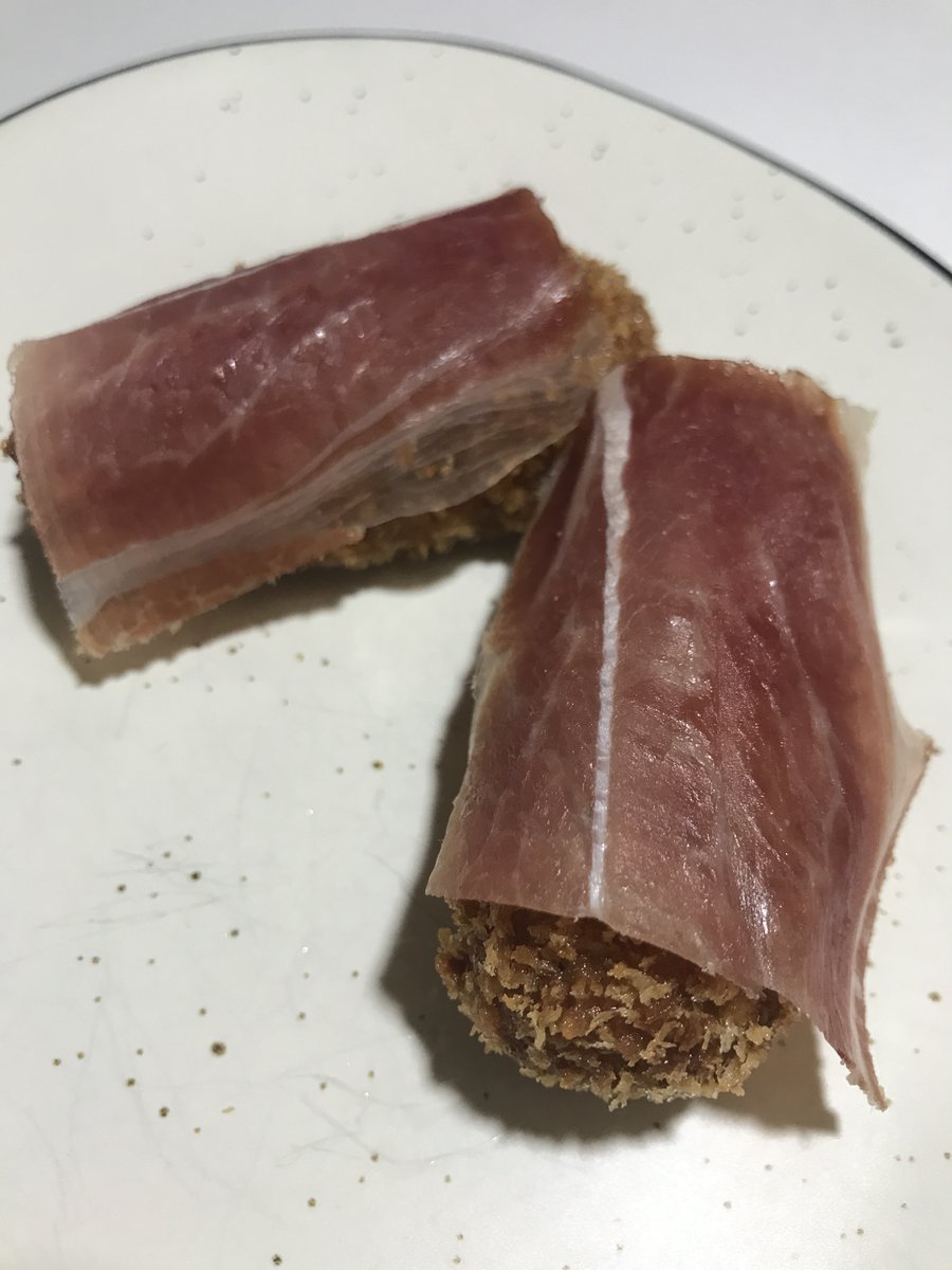 alacartemenus's tweet photo. Empezamos con unas verduras fantásticamente preparadas, unas croquetas de gallina con jamón y los calamares a la romana. 
L’Enclòs de Peralba Pét-Nat 2019, un espumoso ancestral de Malvasia de Sitges de Can Mota, le sentó de perlas a estos crujientes.
#pasóayer en @canarmengol https://t.co/qsfgMbzfIR