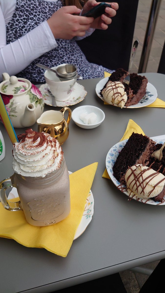 BenOxlade1's tweet photo. Another #CakeDate with my wife at @CakeoleBradford, which was great as always! Plus really good at making people feel safe, as we're still wary of going places! #cake #milkshake #tea #covidsafe #Bradford https://t.co/9rDLi8rD1f