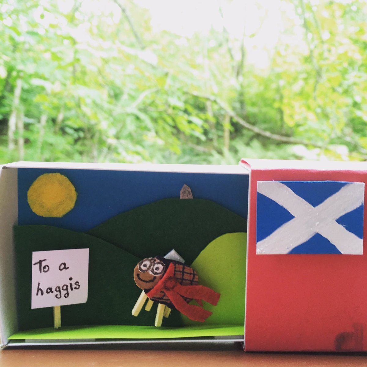 susanpmains's tweet image. Haggis is off on tour to the Highlands spreading the word of the @funadaydundee online exhibition! 😀 #FADD2020 #WeeWorlds #CreativeGeographies @VisitScotland @Geog_UoD #WestHighlandWay