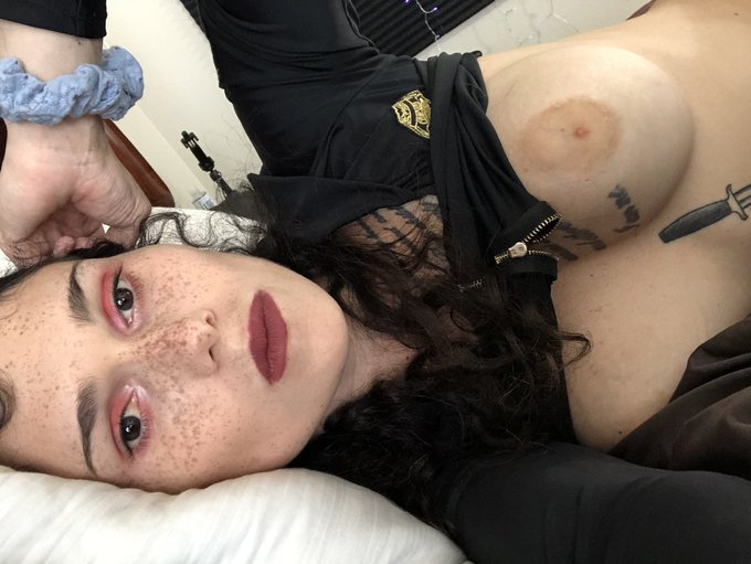 You don&rsquo;t wanna see more do you?  https://t.co/f8D9x5eNzh https://t.co/BwGOFJzNPM<a href="/tag/newprofilepic"class="tags"><span>#newprofilepic</span></a>