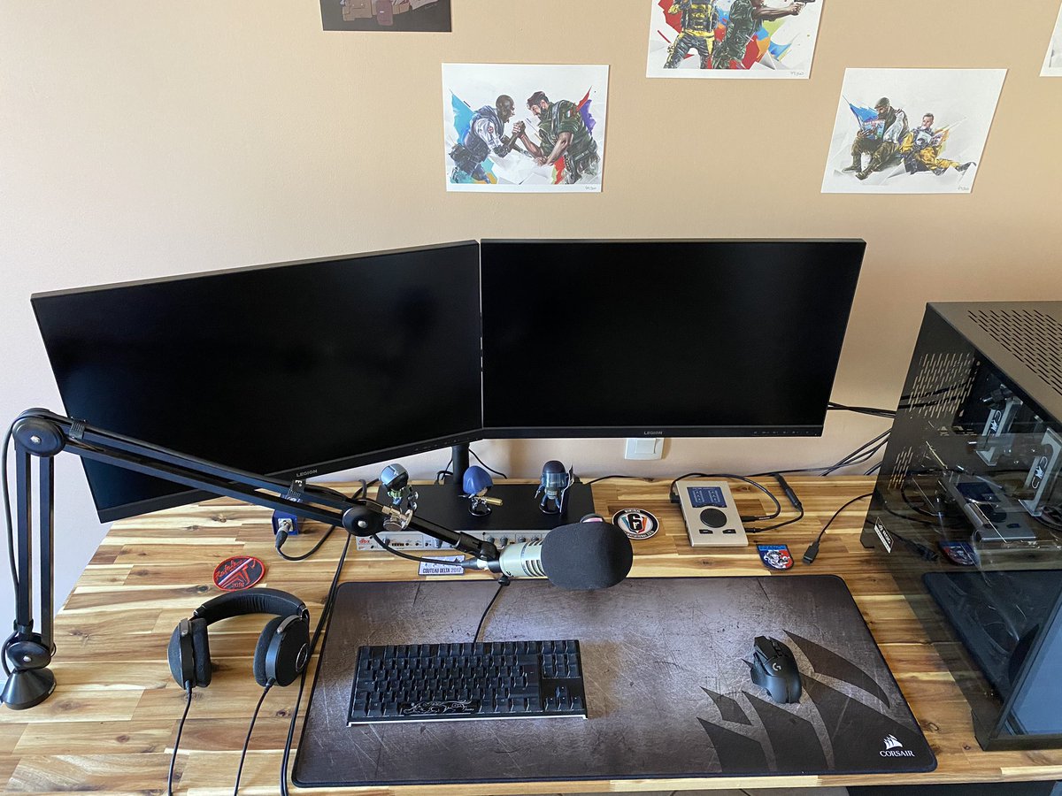 bl4ckdot's tweet photo. Nouveau bureau! https://t.co/juvfYpm6Y7