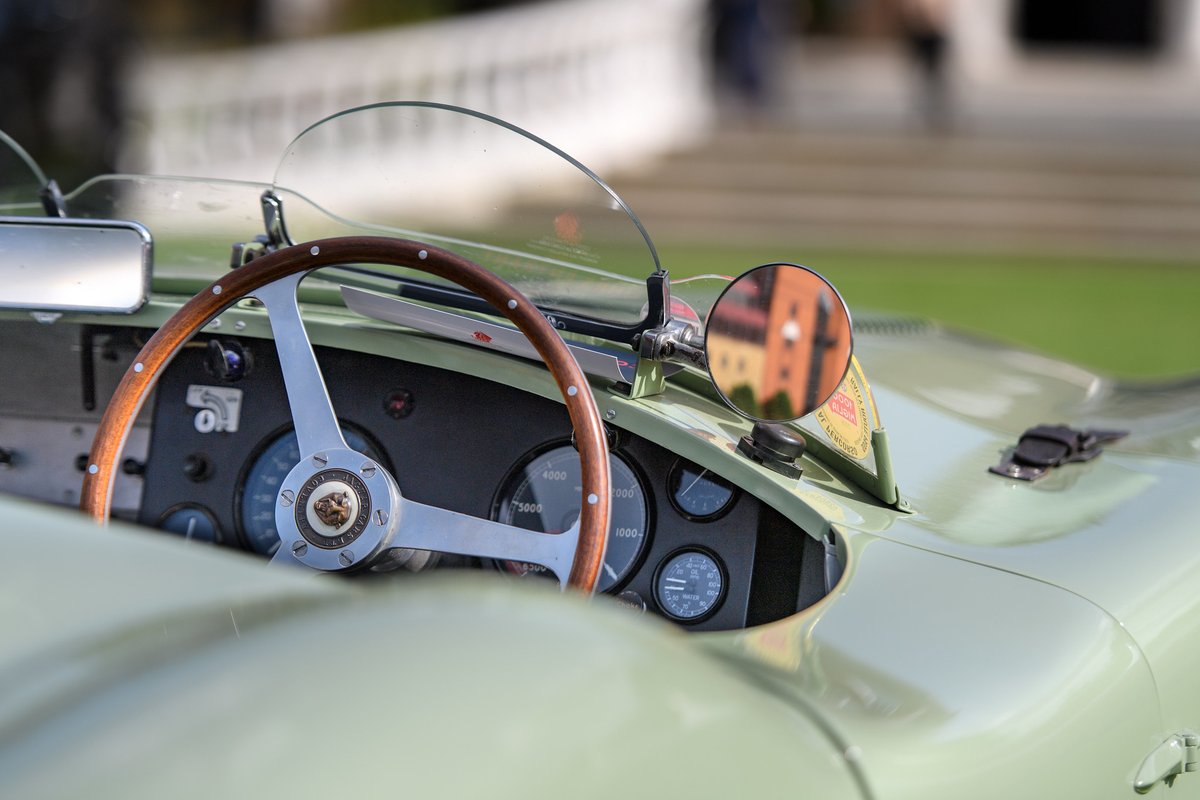 LondonConcours's tweet image. This year we will host a special display of the 2019 ‘Best in Show’; a stunning green Jaguar C-Type.  Presented in its original livery from the 1953 Mille Miglia, it will be on a rotating stage.

📸@FLUIDIMAGER 

#LondonConcours #Jaguar #CType