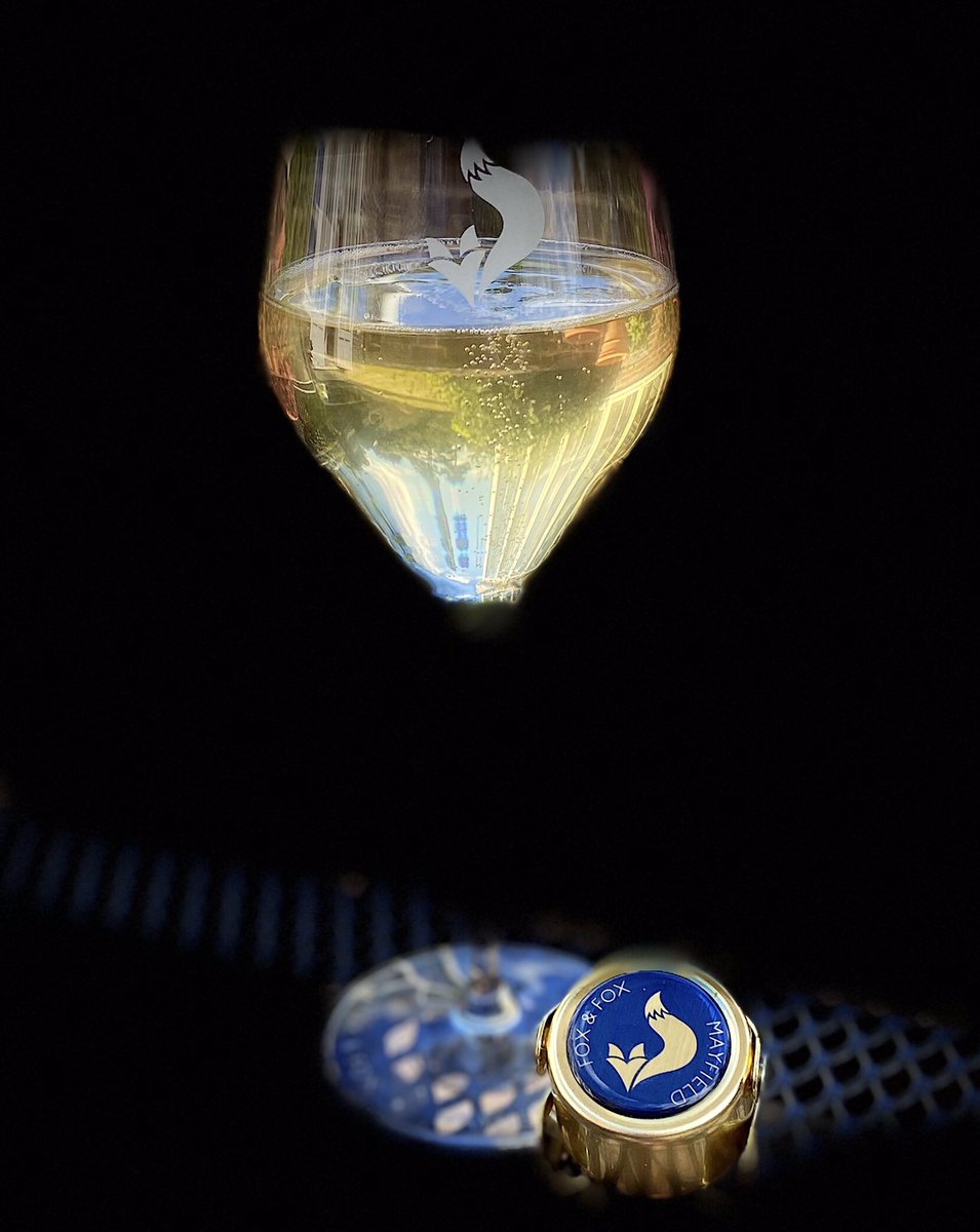 sussexvineyards's tweet image. Our new stoppers with thanks to @WaitersFriendCo #keepthesparkle #Sussex #winelovers #EnglishSparklingWine