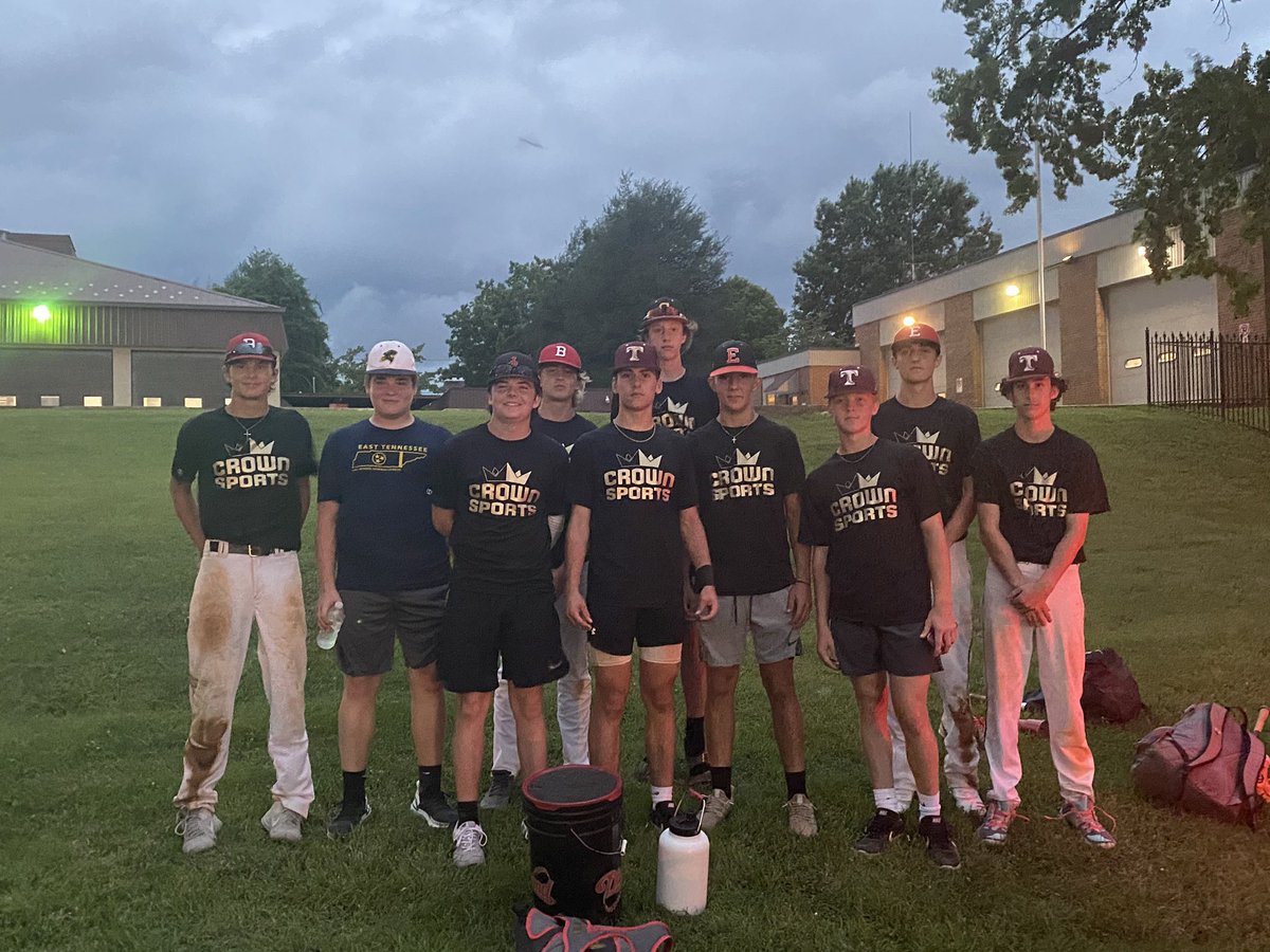 cselite16U's tweet photo. 2-0 yesterday! Great way to start the weekend. 8:15 pm game time tonight @ DeVault Stadium #crownsportsbrand #netelitebaseball https://t.co/da9yKKQxod