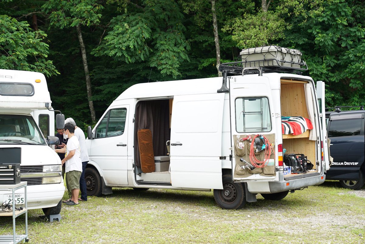 rudesign's tweet photo. 今日は #バンライフフェス に来てみた。皆さんそれぞれのこだわった車が見られて楽しい。見せて頂いた皆様ありがとうございました。 #ecoflow #efdelta #vanlife #vanloop #lac8 https://t.co/N4auCEkk3Q