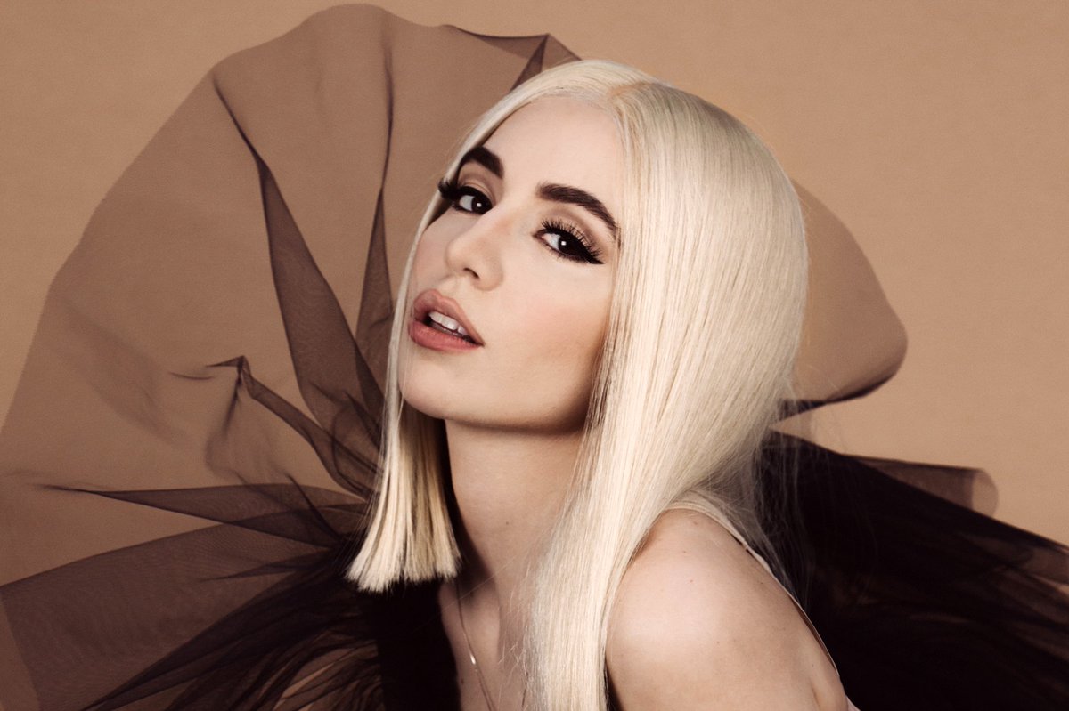 TeamAlbanians's tweet photo. Albanian women dominate the list of most streamed female albums EVER 👏

1. @DuaLipa, “Dua Lipa” - 7.3B
21. @RitaOra, “Phoenix” - 2.5B 
35. @DuaLipa, “Future Nostalgia” - 2B
43. @BebeRexha, “Expectations” - 1.9B 
73. @AvaMax, “Heaven &amp; Hell” - 1.1B 

#AlbanianExcellence 🇦🇱🇽🇰 https://t.co/MSCWhREPP5