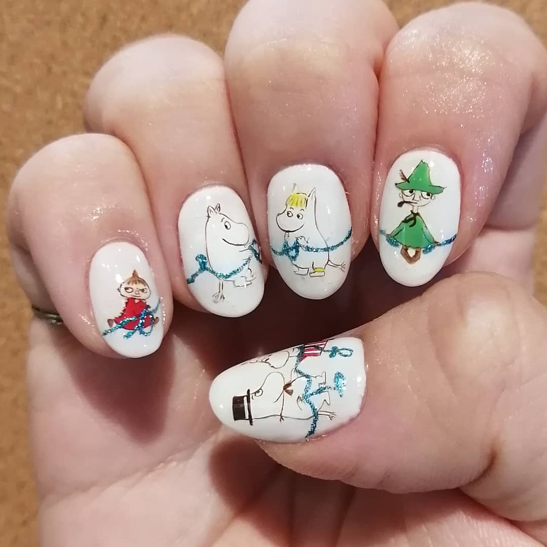 Hisae Nail V Twitter ムーミンの日に向けて ムーミンつなごうtシャツ はなかなか人を集めるのが難しいので1人で爪でやってみた あと最近流行りのジュエリー風ネイルのムーミン版 ネイル 痛ネイル キャラネイル ネイルアート 手描きイラスト 手描きネイル